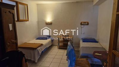 Maison - 250 m² - 7 pièces