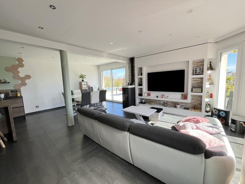 Maison traditionnelle - 151 m² - 6 pièces