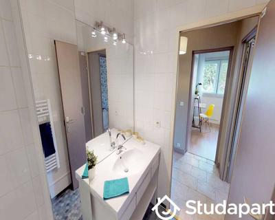 Chambre - 100 m² - 1 pièce