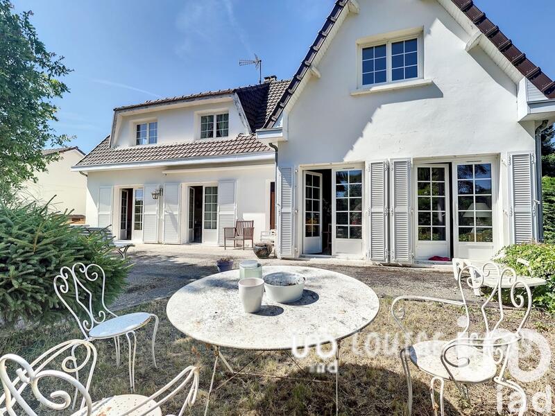 Maison - 200 m² - 8 pièces