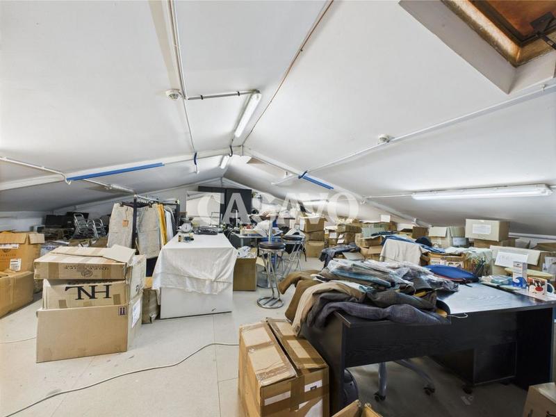 Local commercial - 683 m²