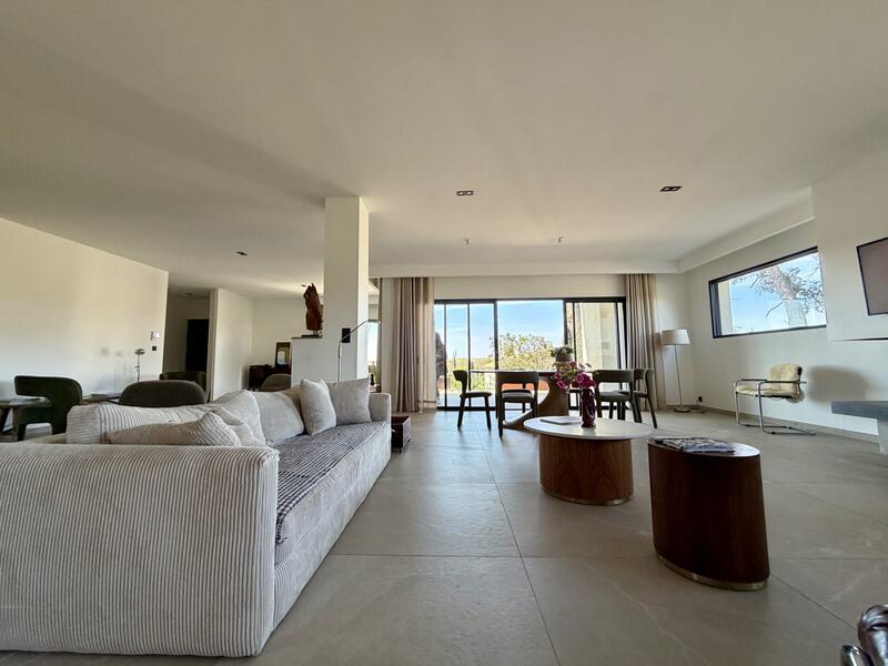 Villa - 324 m² - 6 pièces