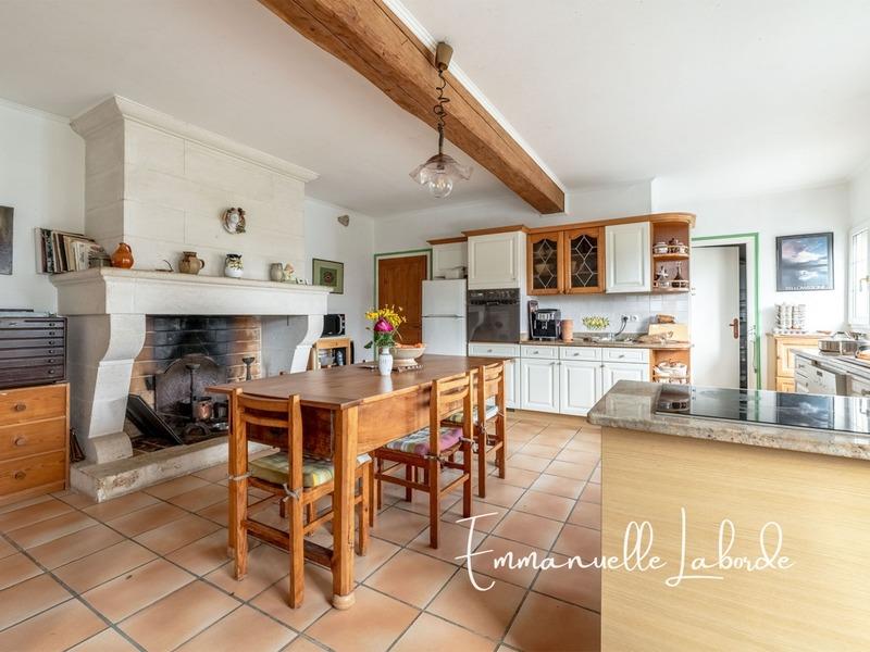 Propriété - 315 m² - 9 pièces