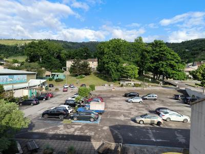 Appartement - 80 m² - 3 pièces