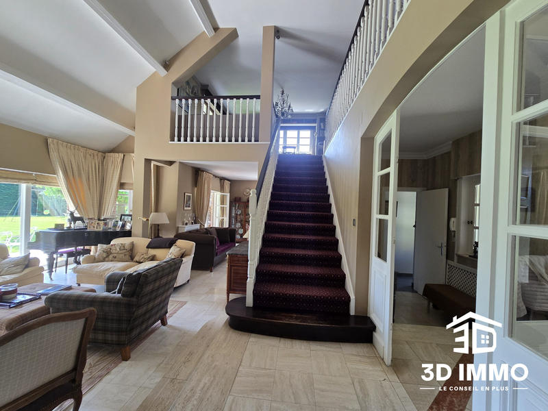 Maison - 275 m² - 12 pièces