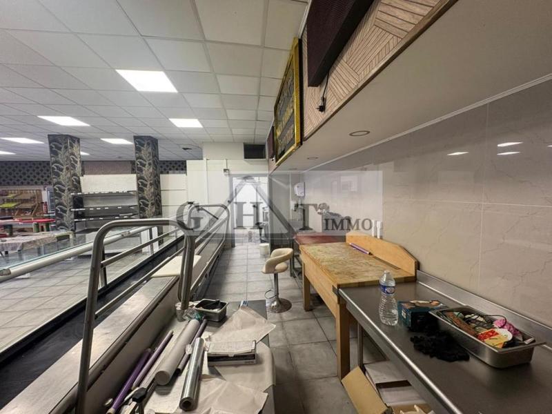 Local commercial - 220 m²