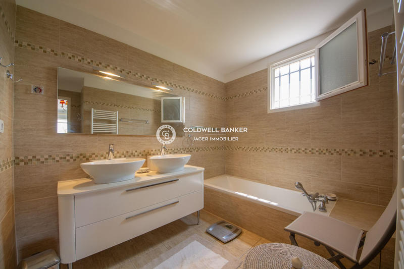 Villa - 250 m² - 4 pièces