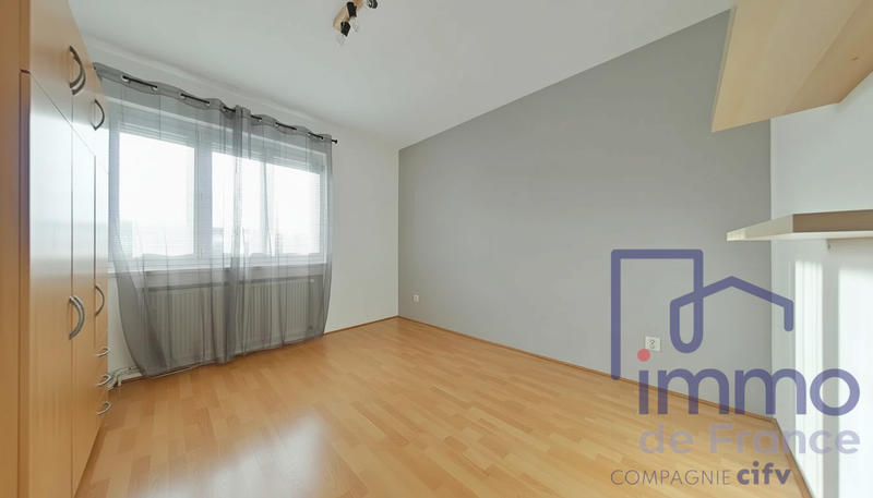 Maison - 222 m² - 8 pièces