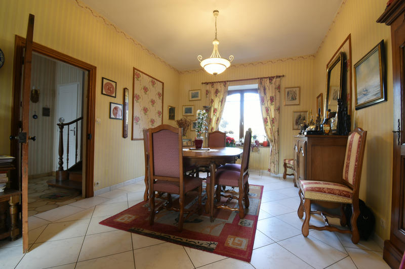 Maison - 220 m² - 10 pièces
