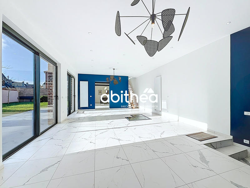 Maison - 223 m² - 8 pièces