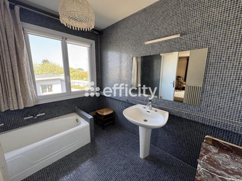 Maison - 230 m² - 8 pièces