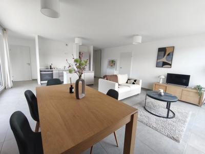 Appartement - 90 m² - 4 pièces