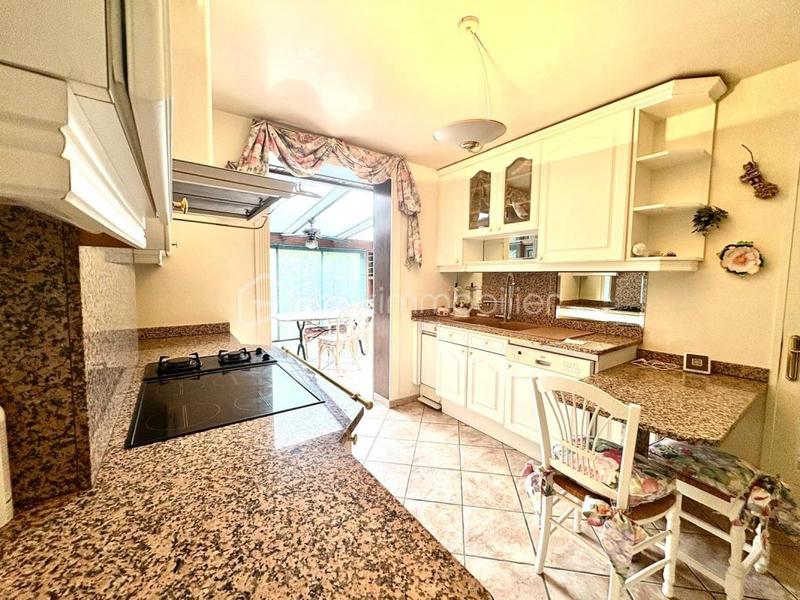 Maison - 222 m² - 10 pièces