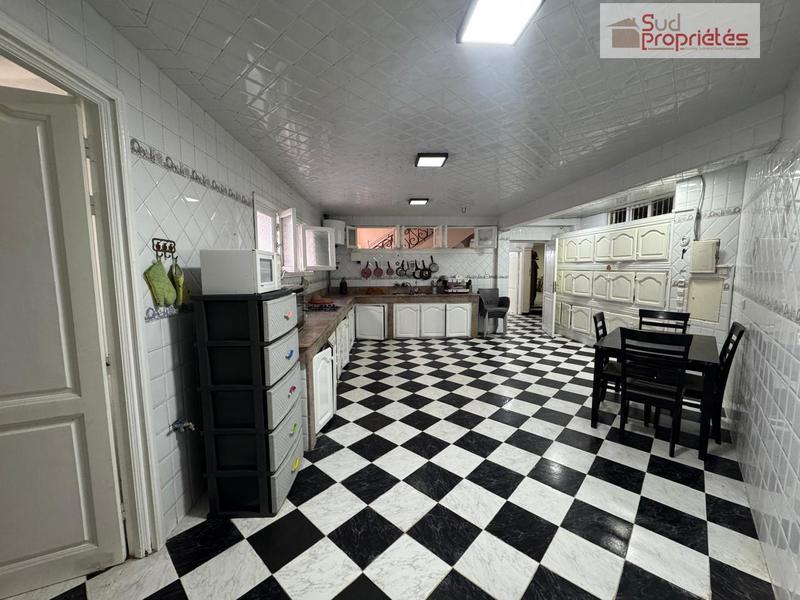 Villa - 400 m² - 12 pièces