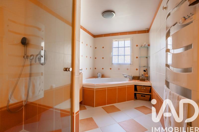 Maison - 206 m² - 8 pièces