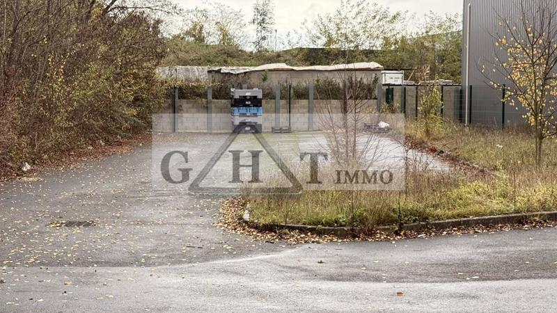 Entrepôt - 2 500 m²