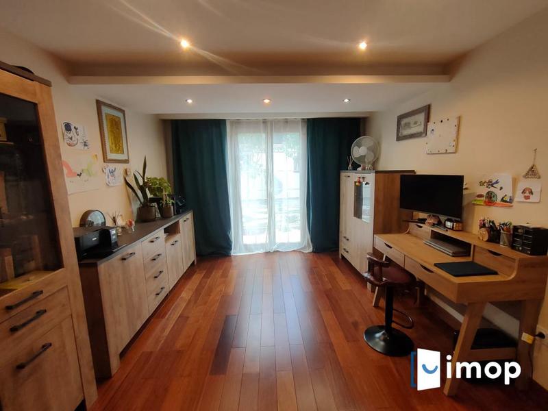 Maison - 214 m² - 8 pièces