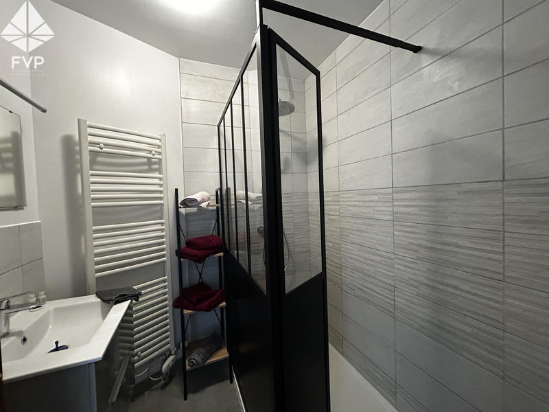 Maison - 250 m² - 8 pièces