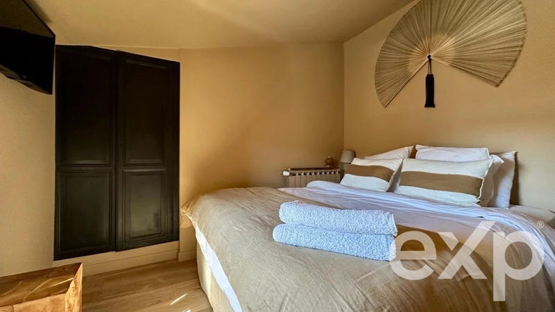 Maison - 207 m² - 9 pièces