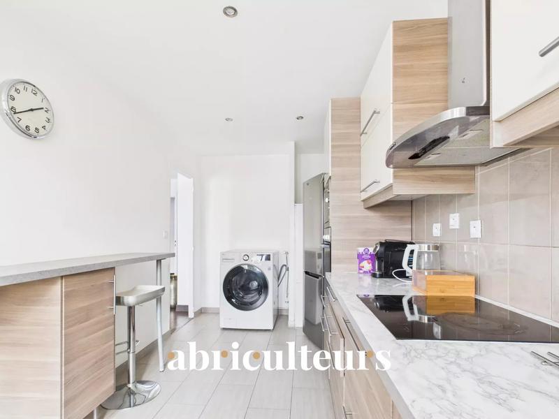 Appartement - 90 m² - 4 pièces