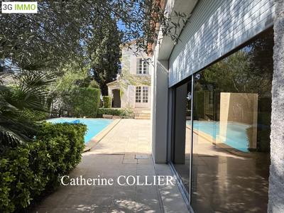 Maison traditionnelle - 300 m² - 7 pièces