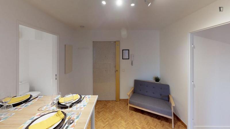 Chambre - 12 m² - 5 pièces