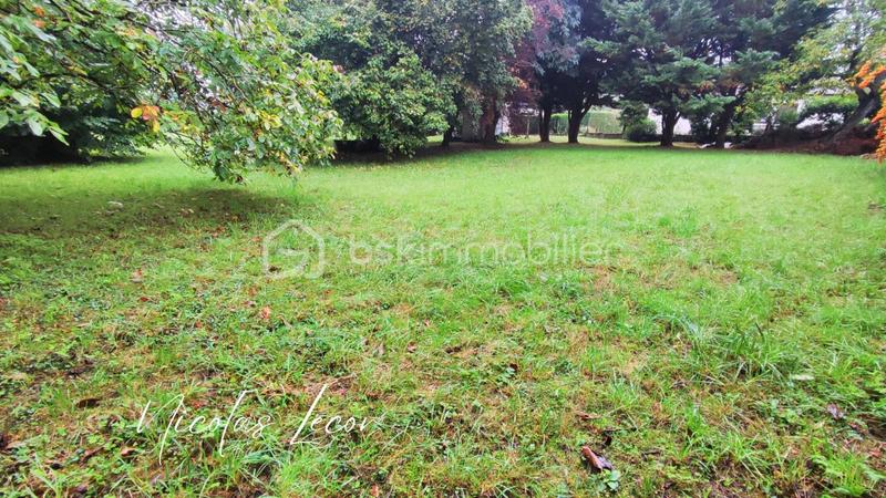 Terrain constructible - 2 210 m²