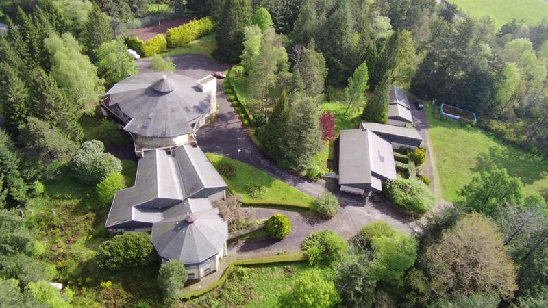 Maison - 3 712 m² - 59 pièces