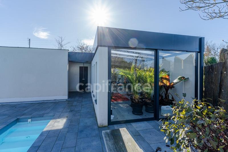 Maison - 228 m² - 8 pièces