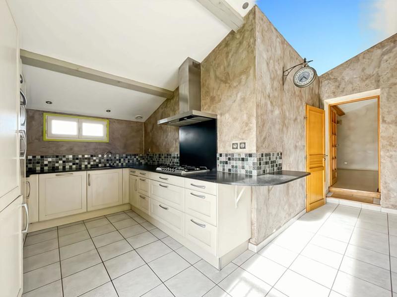 Maison - 257 m² - 10 pièces