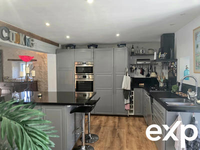 Maison traditionnelle - 176 m² - 8 pièces