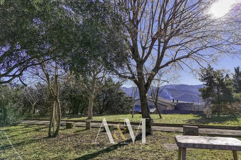 Propriété - 303 m² - 12 pièces