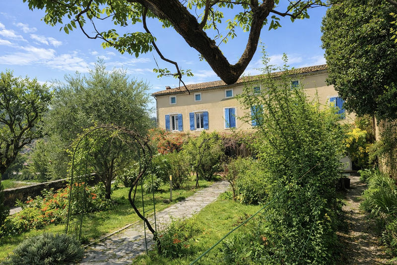 Maison de village - 310 m² - 9 pièces