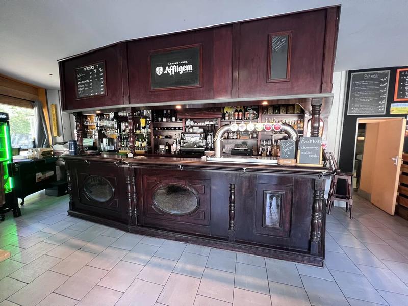 Magasins - 66 m² - 1 pièce