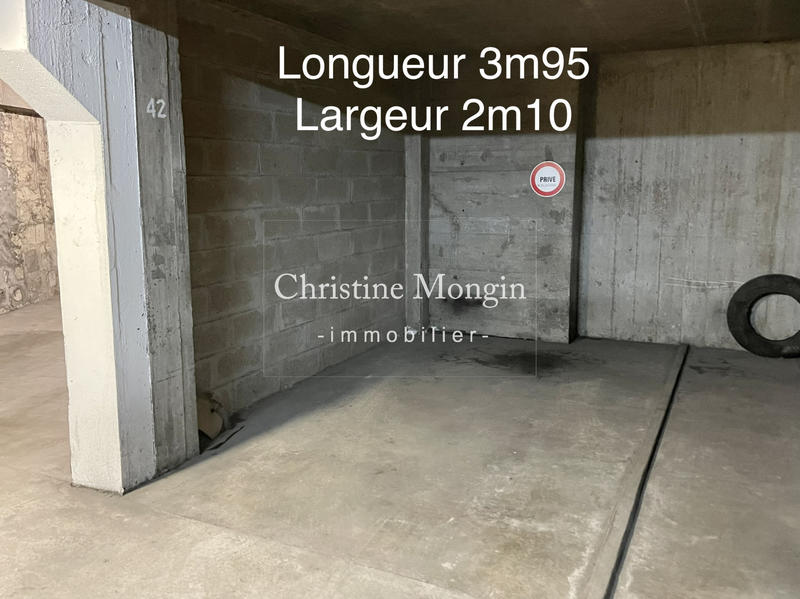 Parking / Garage - 8 m²