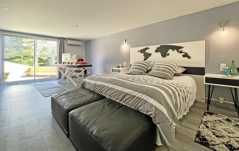 Maison - 300 m² - 9 pièces