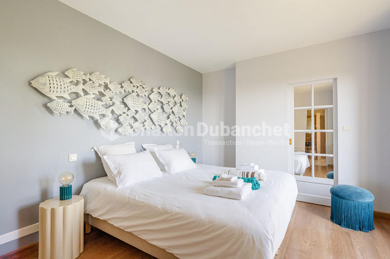 Villa - 200 m² - 6 pièces