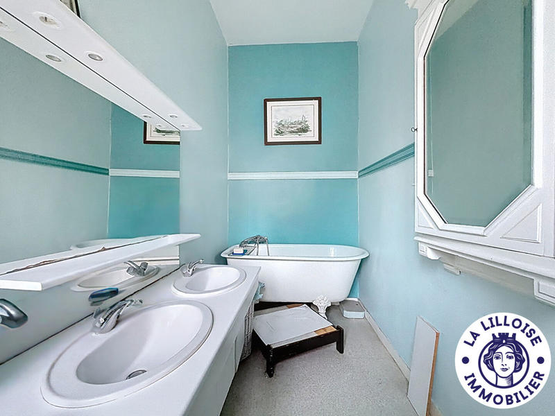 Maison - 260 m² - 8 pièces