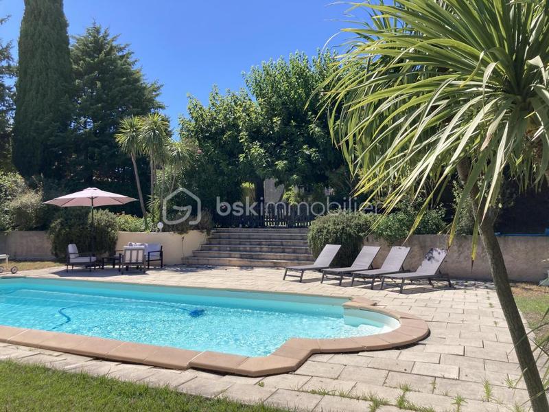 Maison - 180 m² - 7 pièces