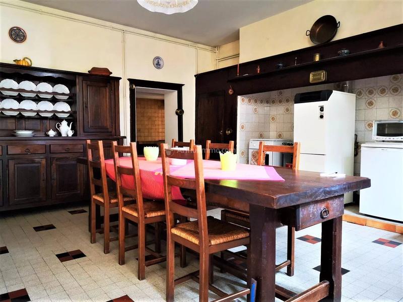 Maison - 403 m² - 11 pièces