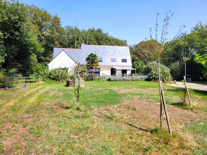 Maison - 250 m² - 11 pièces