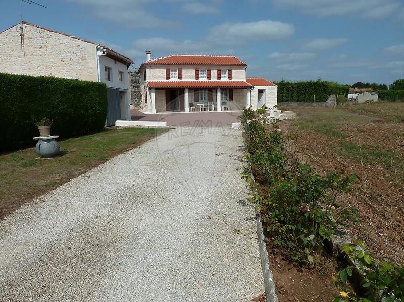 Maison en pierre - 102 m² - 6 pièces