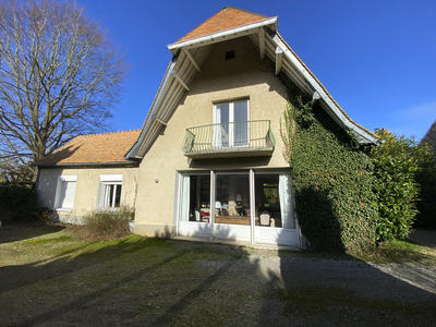 Maison - 260 m² - 11 pièces