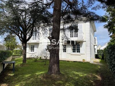 Maison - 192 m² - 9 pièces