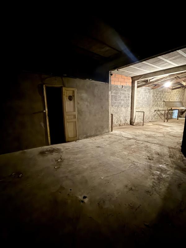 Parking / Garage - 130 m²