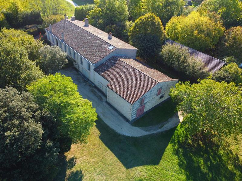 Maison de maîtres - 400 m² - 14 pièces