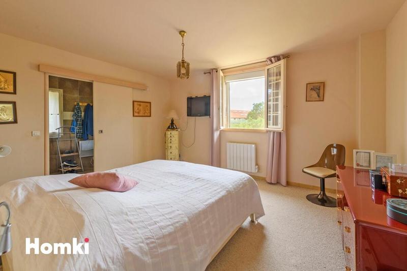 Maison - 394 m² - 12 pièces