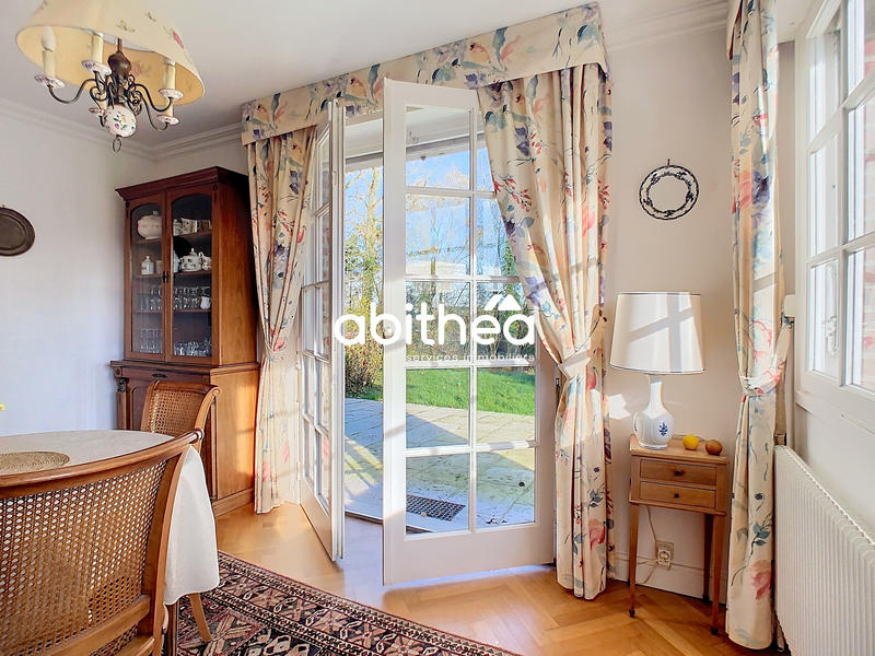 Maison - 206 m² - 7 pièces