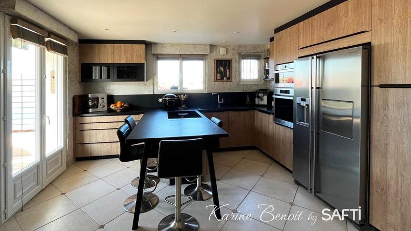 Maison - 238 m² - 9 pièces