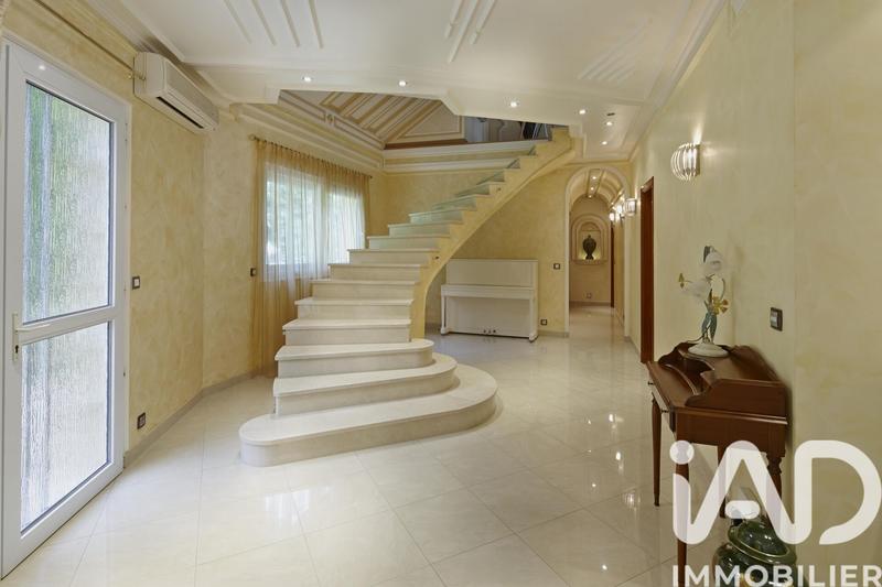 Maison - 296 m² - 10 pièces